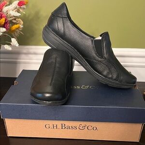 G.H. Bass & Co. Women’s Black Flats New With Box